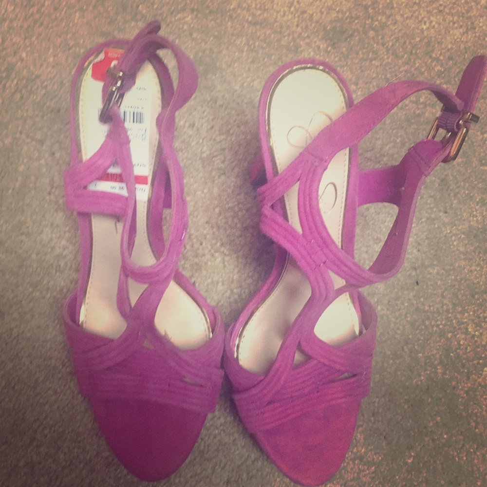 Jessica Simpson fuchsia strapped heels